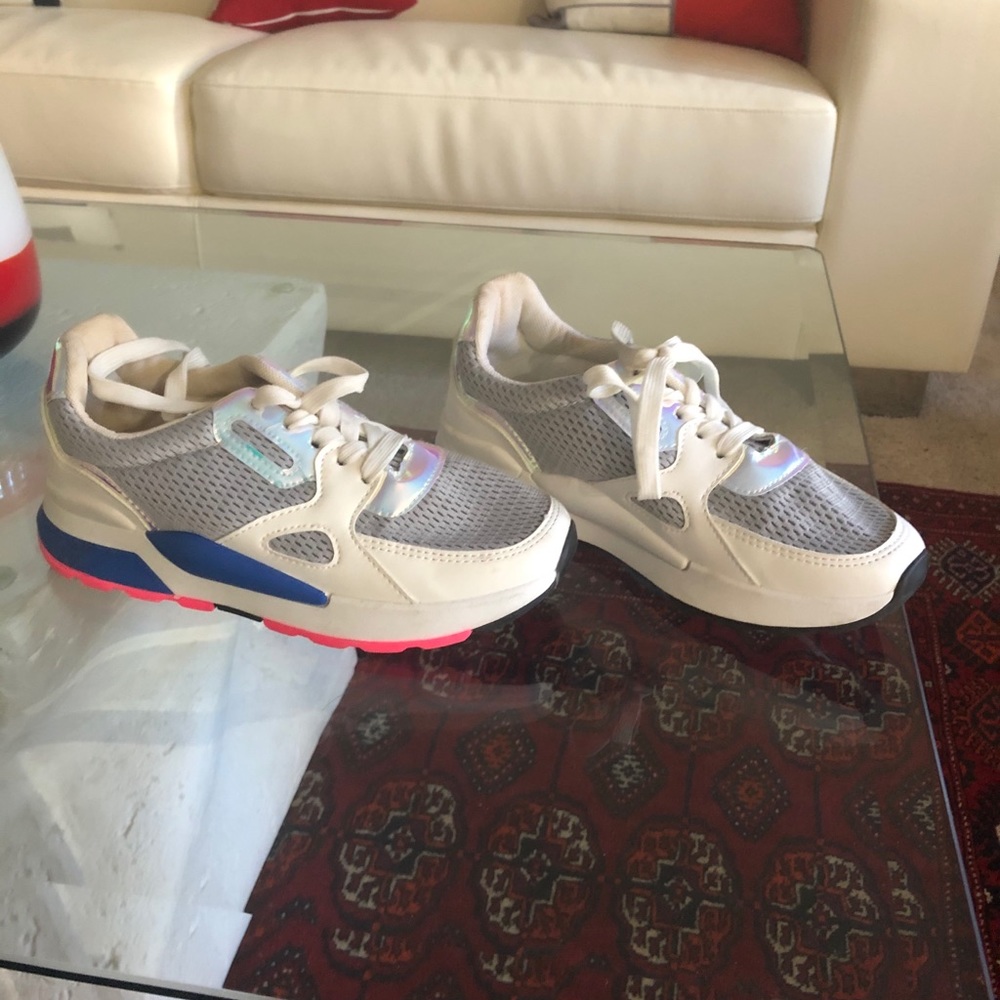 ZAPSHOP WOMENS SNEAKERS SIZE 8